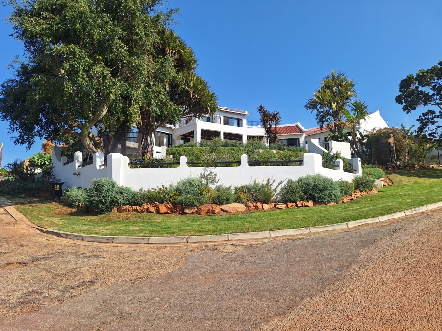 4 Bedroom Property for Sale in Wavecrest Eastern Cape